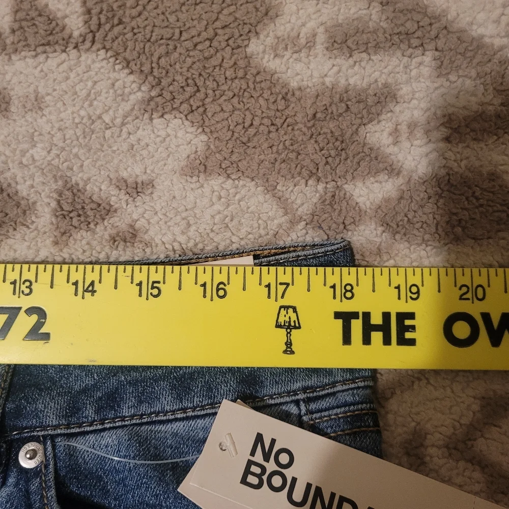 No Boundaries Blue Mid-Rise Bootcut Jeans with Front Seams - Picture 6 of 8